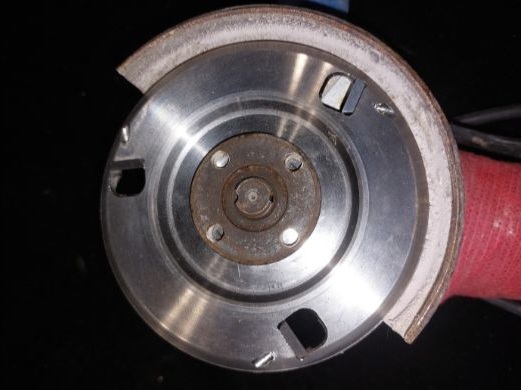 A closed rotary cutting blade.